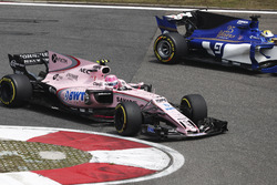 Esteban Ocon, Force India VJM10, leads Marcus Ericsson, Sauber C36