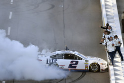 Race winner Brad Keselowski, Team Penske Ford