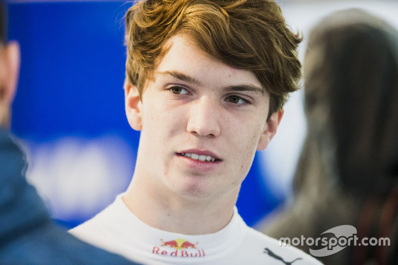 <img src="https://cdn-7.motorsport.com/static/img/cfp/0/0/0/200/227/s3/united_kingdom-2.jpg" alt="" width="20" height="12" /> Дэн Тиктум, 18 лет (Motopark, Евро Ф3)