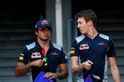 Гонщики Scuderia Toro Rosso Карлос Сайнс-мл. и Даниил Квят