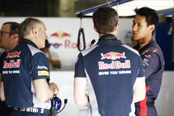 Franz Tost, Team Principal, Scuderia Toro Rosso, with Sean Gelael, Scuderia Toro Rosso in the garage