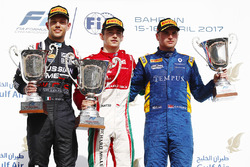Podium: ganador, Charles Leclerc, PREMA Racing, segundo, Luca Ghiotto, RUSSIAN TIME, tercero, Oliver