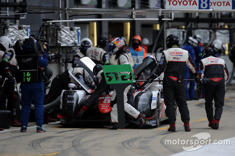 #8 Toyota Gazoo Racing Toyota TS050 Hybrid: Anthony Davidson, Sébastien Buemi, Kazuki Nakajima
