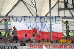 Robert Kubica, Renault Sport F1 Team RS17 fans and banner