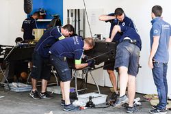 Renault eDAMS mechanics build a new car for Sébastien Buemi, Renault e.Dams