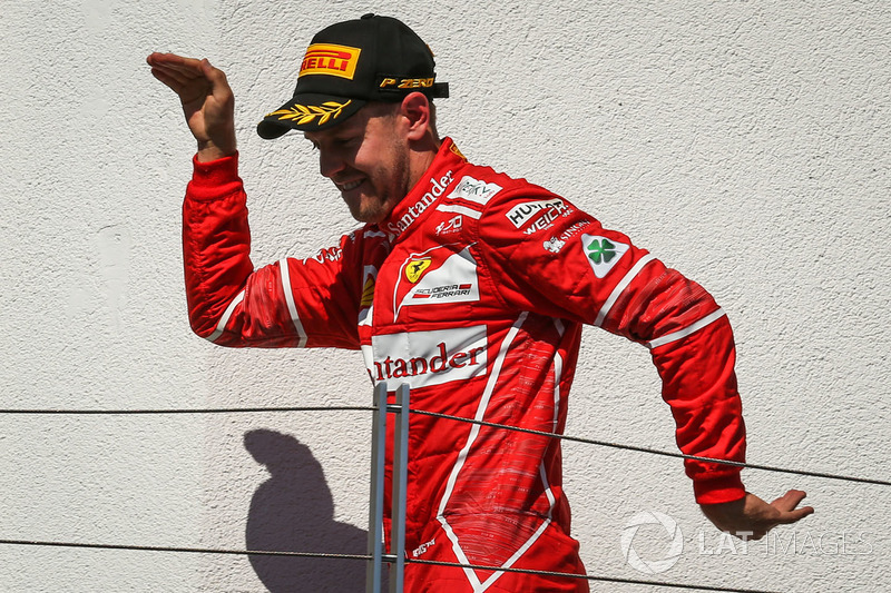 Podio: ganador de la carrera Sebastian Vettel, Ferrari