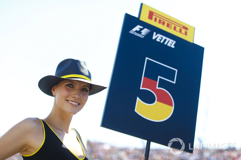 Chica de la parrilla para Sebastian Vettel, Ferrari SF70H