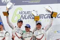 Podium LMP1 : les vainqueurs Timo Bernhard, Earl Bamber, Brendon Hartley, Porsche Team