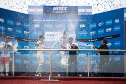Podium: winner Norbert Michelisz, Honda Racing Team JAS, second place Tiago Monteiro, Honda Racing T