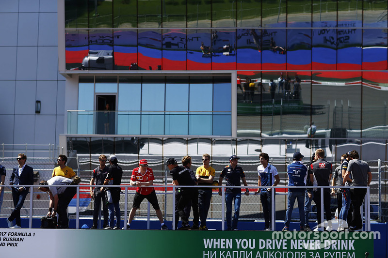 Vitaly Petrov, Jolyon Palmer, Renault Sport F1 Team, Romain Grosjean, Haas F1 Team, Sergio Perez, Force India, Kimi Raikkonen, Ferrari, Valtteri Bottas, Mercedes AMG F1, Nico Hulkenberg, Renault Sport F1 Team, Max Verstappen, Red Bull Racing, Lance Stroll,
