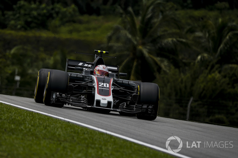 After Magnussen and Palmer made contact