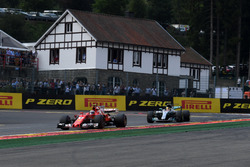 Kimi Raikkonen, Ferrari SF70H leads Lewis Hamilton, Mercedes-Benz F1 W08