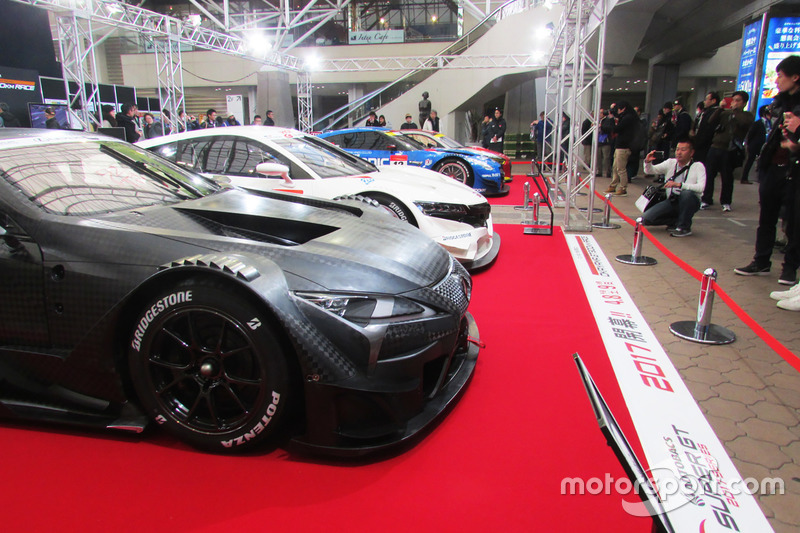 大阪オートメッセに集結したスーパーGT車両