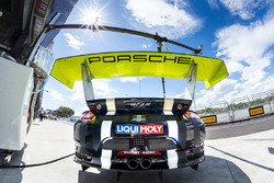 #911 Walkinshaw GT3, Porsche 911 GT3 R: Earl Bamber, Kevin Estre, Laurens Vanthoor
