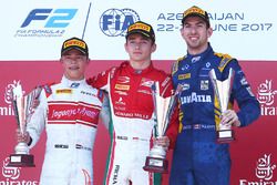 Podium: winnaar Charles Leclerc, PREMA Powerteam, second tweede Nyck De Vries, Rapax, derde Nicholas