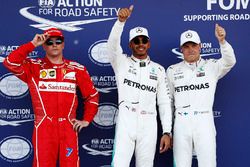 Polesitter Lewis Hamilton, Mercedes AMG F1, second place Valtteri Bottas, Mercedes AMG F1, third pla