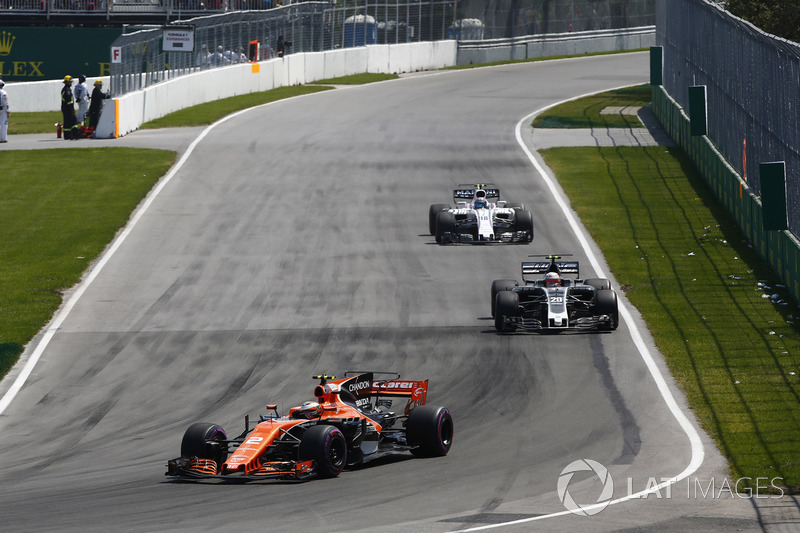 Stoffel Vandoorne, McLaren MCL32, Kevin Magnussen, Haas F1 Team VF-17, Lance Stroll, Williams FW40