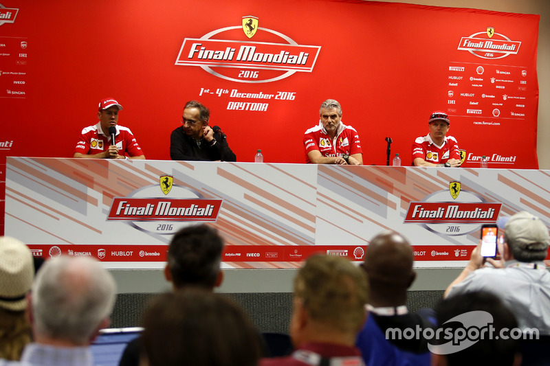 Basın Toplantısı: Sebastian Vettel, Ferrari; Sergio Marchionne, Ferrari Başkanı; Maurizio Arrivabene