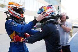 Campeón 2016 GP2 Series Pierre Gasly, PREMA Racing y el ganador de la carrera Alex Lynn, DAMS