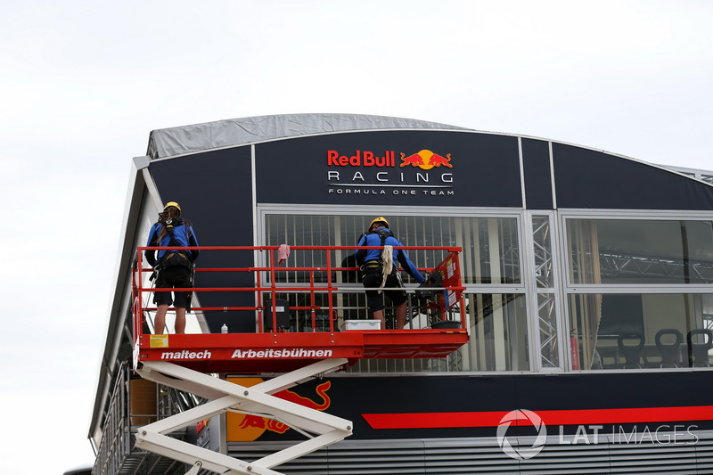 Track workers and the Red Bull Energy Station