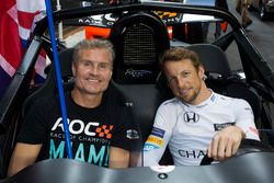 Le pilote du Team Great Britain David Coulthard et Jenson Button