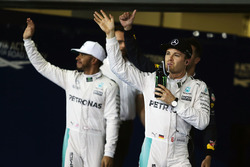 Ніко Росберг, Mercedes AMG F1 святкує своє друге місце в кваліфікації в закритому парку разом із тов