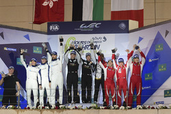 LMGTE Am Podium: tweede plaats #78 KCMG Porsche 911 RSR: Christian Ried, Wolf Henzler, Joël Camathia
