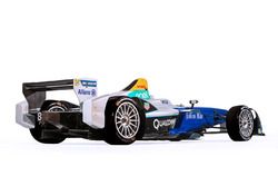 Formel E mit Aufklebern von Allianz