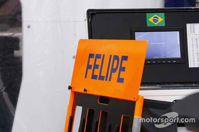 Pit board for Felipe Massa, Williams FW40 Mercedes
