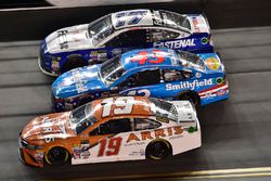 Daniel Suárez, Joe Gibbs Racing Toyota, Aric Almirola, Richard Petty Motorsports Ford, Ricky Stenhou
