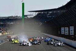 Arrancada: Will Power, Team Penske Chevrolet, Helio Castroneves, Team Penske Chevrolet líder