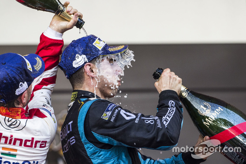 Podio: ganador de la carrera Sébastien Buemi, Renault e.Dams, tercer lugar Nick Heidfeld, Mahindra Racing