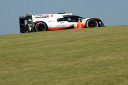 #2 Porsche Team Porsche 919 Hybrid: Timo Bernhard, Earl Bamber, Brendon Hartley
