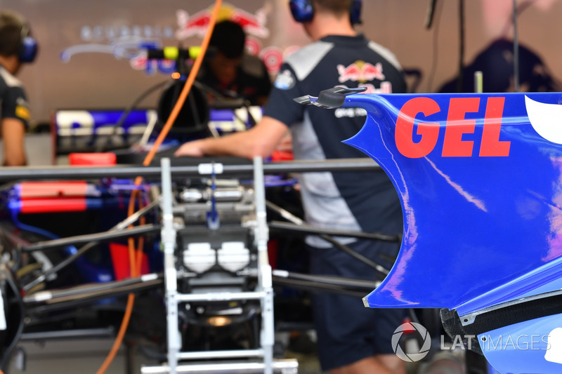 Scuderia Toro Rosso STR12, dettaglio della carrozzeria