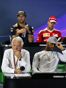 Charlie Whiting, FIA, Lewis Hamilton, Mercedes AMG F1