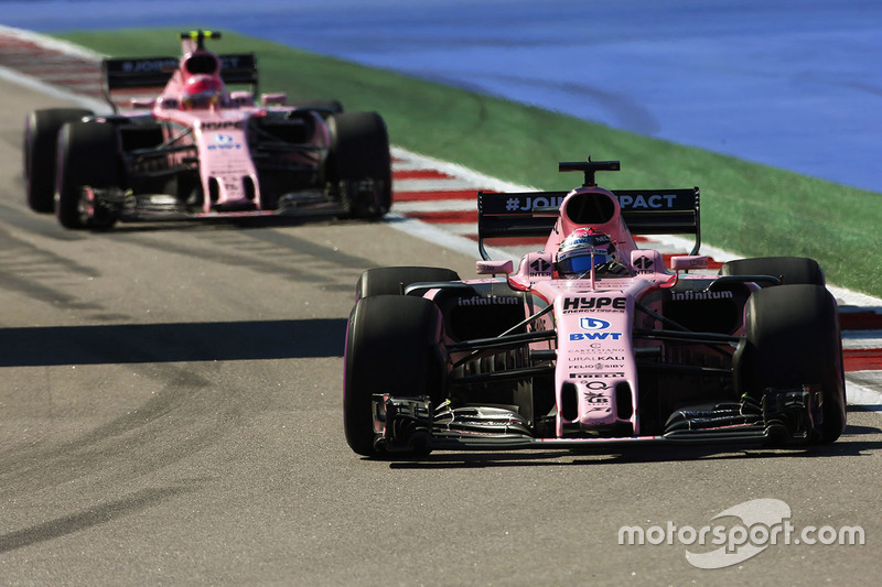 Sergio Perez, Sahara Force India F1 VJM10, Esteban Ocon, Sahara Force India F1 VJM10