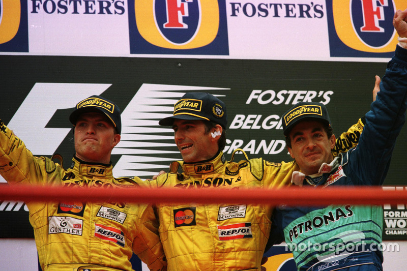 Insiden yang dialami Schumacher membuka jalan bagi Damon Hill untuk mengantarkan Jordan menjuarai GP Belgia 1998 sekaligus kemenangan pertama mereka di F1.