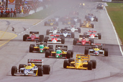 Nelson Piquet, Williams FW11B Honda, leads Ayrton Senna, Team Lotus Honda 99T, Teo Fabi, Benetton B187 Ford, Thierry Boutsen, Benetton B187 Ford and Nigel Mansell, Williams FW11B Honda, at the start