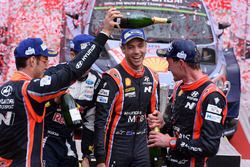 I vincitori Thierry Neuville, Nicolas Gilsoul, Hyundai Motorsport, al secondo posto Hayden Paddon, S