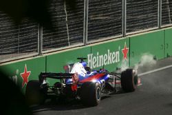 Daniil Kvyat, Scuderia Toro Rosso STR12, retires, technical issues