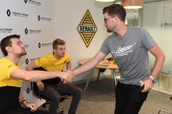 Andrew van Leeuwen, Motorsport.com's Australian editor with Nico Hulkenberg, Renault Sport F1 Team and Jolyon Palmer, Renault Sport F1 Team