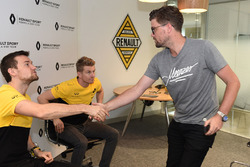 Andrew van Leeuwen, Motorsport.com's Australian editor with Nico Hulkenberg, Renault Sport F1 Team and Jolyon Palmer, Renault Sport F1 Team