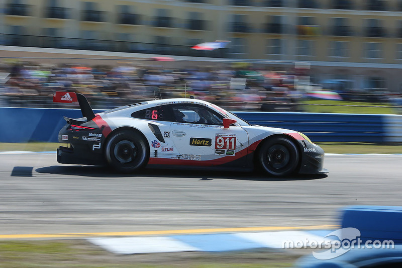 #911 Porsche Team North America Porsche 911 RSR: Patrick Pilet, Dirk Werner, Frédéric Makowiecki