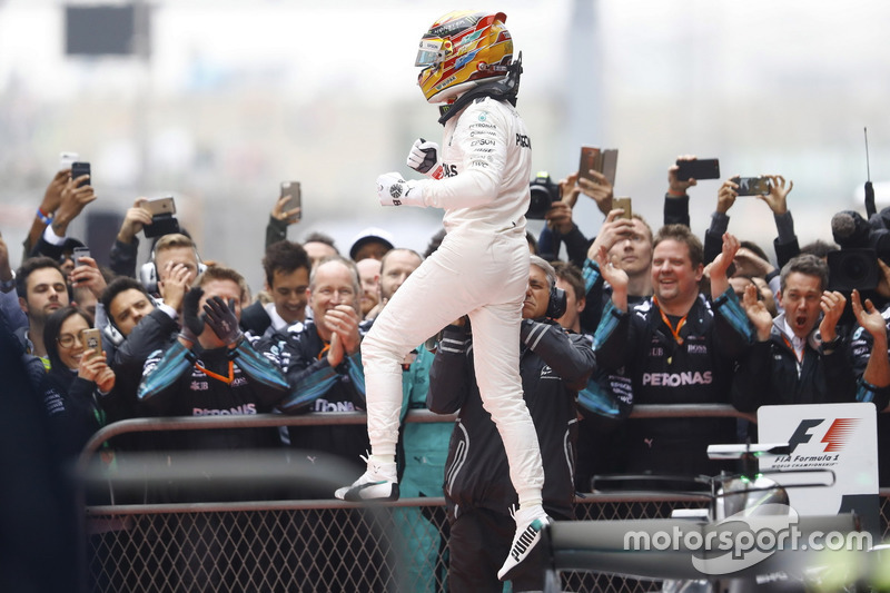 Lewis Hamilton, Mercedes AMG, feiert im Parc Ferme