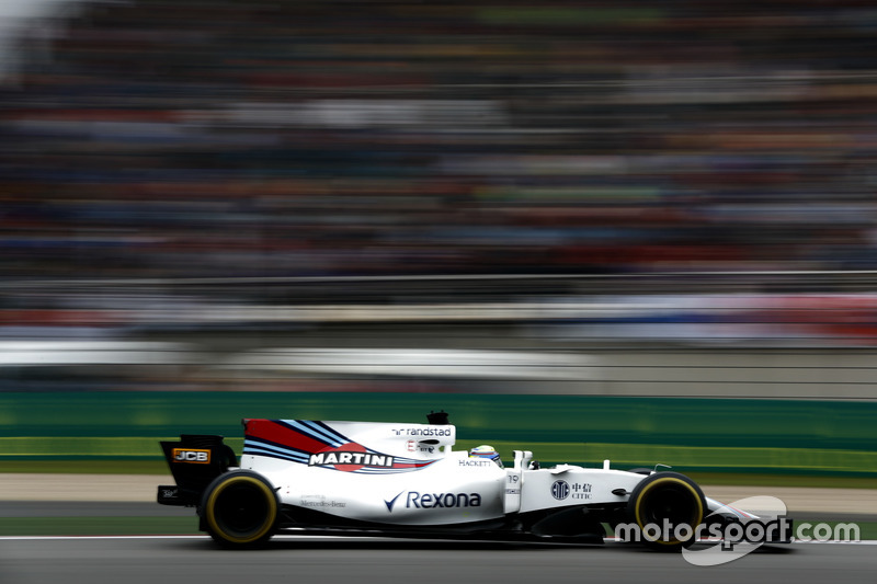 Sem conseguir imprimir um ritmo consistente no início da prova, Felipe Massa foi perdendo posições e terminou em 14º.