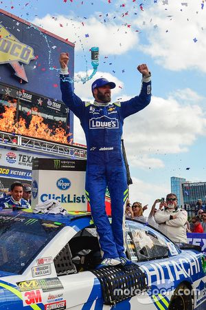 Jimmie Johnson, Hendrick Motorsports Chevrolet celebrates in Victory Lane