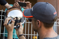 Jenson Button, McLaren signs autographs