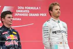 Nico Rosberg, Mercedes AMG F1 Team y Max Verstappen, Red Bull Racing