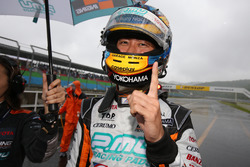優勝した石浦宏明(P.MU / CERUMO · INGING)