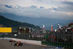 Daniel Ricciardo, Red Bull Racing RB12 and Daniil Kvyat, Red Bull Racing RB12